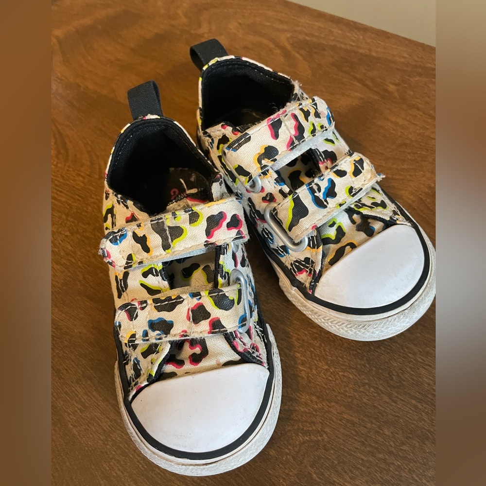 Infant/Toddler Converse sz 6